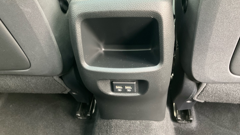 Nissan Qashqai 1.3 DiG-T 160 Tekna 5dr DCT Petrol Hatchback - Image 35