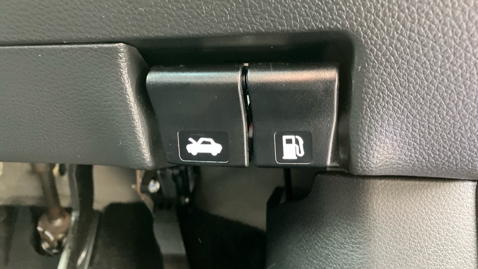 Nissan Qashqai 1.3 DiG-T 160 Tekna 5dr DCT Petrol Hatchback - Image 44