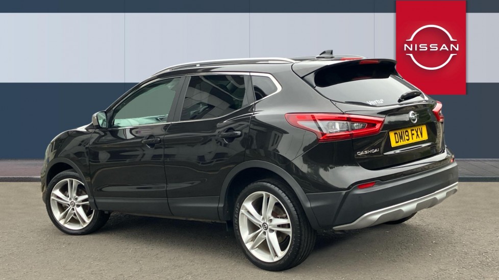 Nissan Qashqai 1.3 DiG-T N-Motion 5dr Petrol Hatchback - Image 2