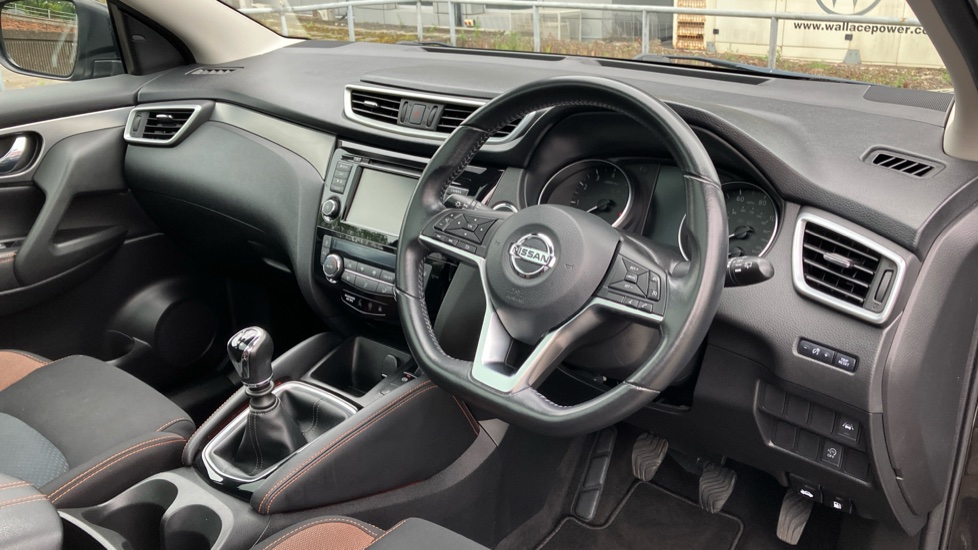 Nissan Qashqai 1.3 DiG-T N-Motion 5dr Petrol Hatchback - Image 11