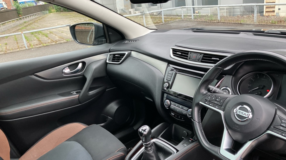 Nissan Qashqai 1.3 DiG-T N-Motion 5dr Petrol Hatchback - Image 14