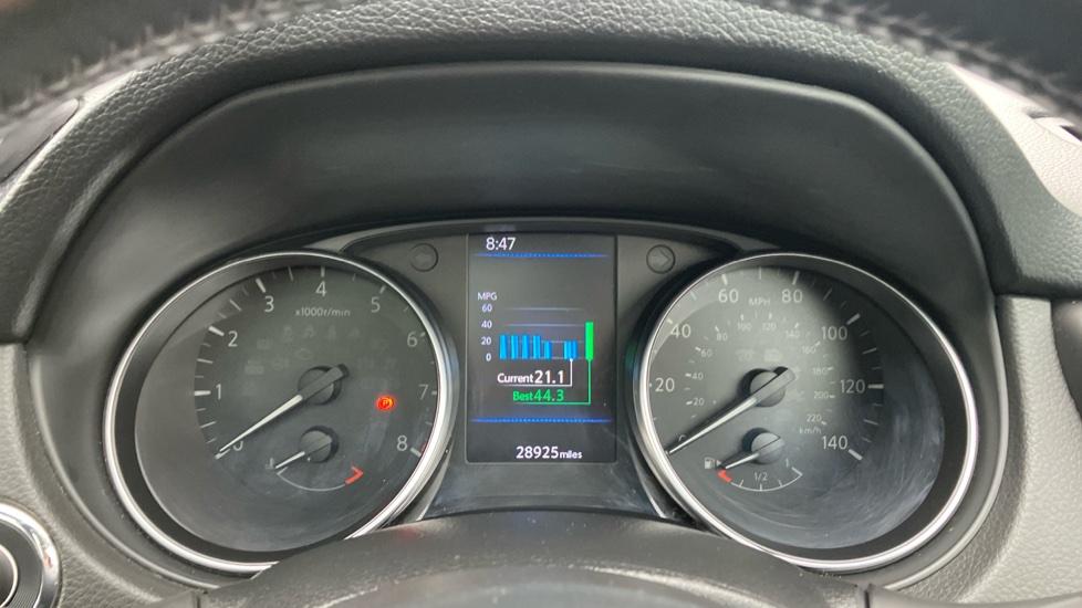 Nissan Qashqai 1.3 DiG-T N-Motion 5dr Petrol Hatchback - Image 18
