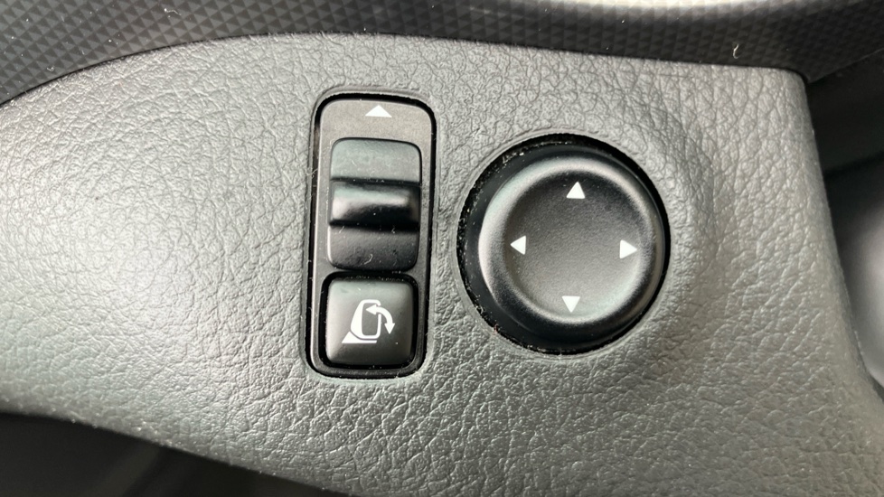 Nissan Qashqai 1.3 DiG-T N-Motion 5dr Petrol Hatchback - Image 28