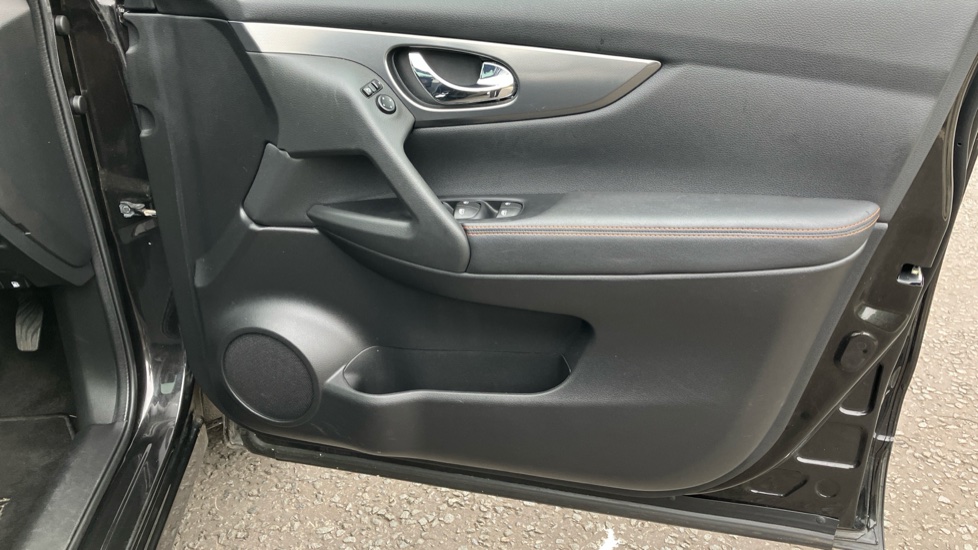 Nissan Qashqai 1.3 DiG-T N-Motion 5dr Petrol Hatchback - Image 30
