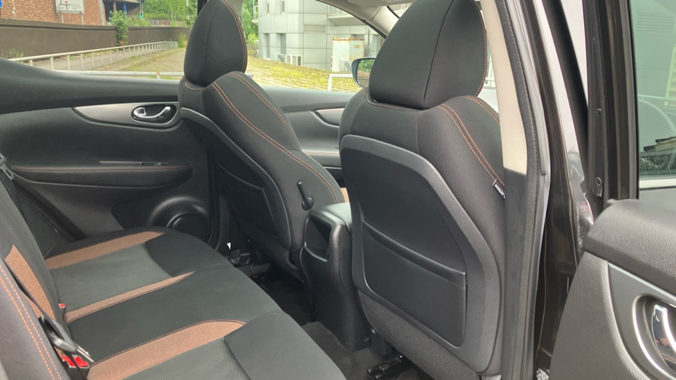 Nissan Qashqai 1.3 DiG-T N-Motion 5dr Petrol Hatchback - Image 31