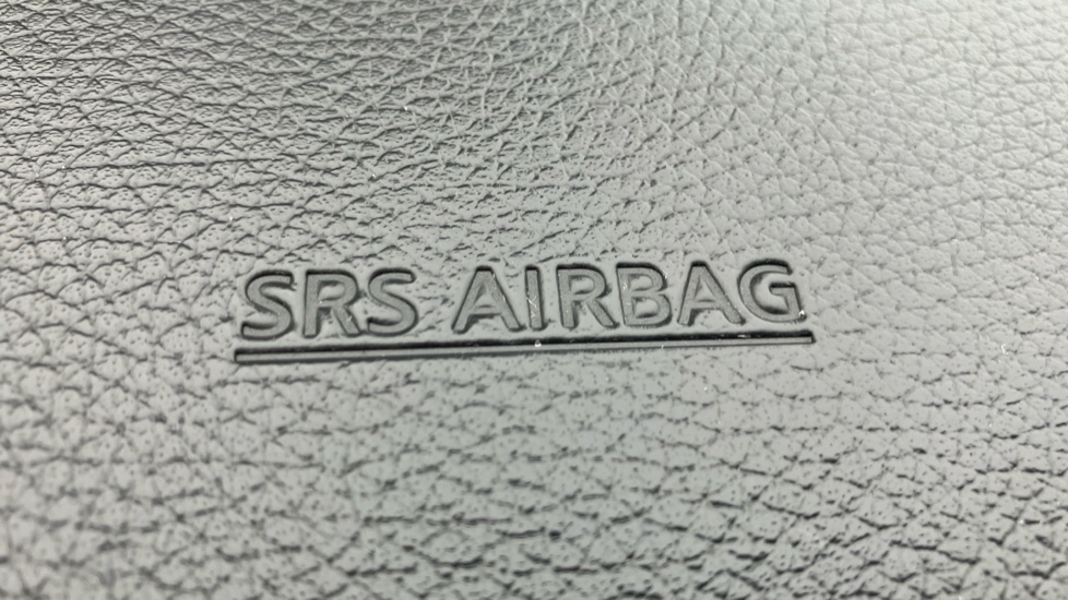 Nissan Qashqai 1.3 DiG-T N-Motion 5dr Petrol Hatchback - Image 37
