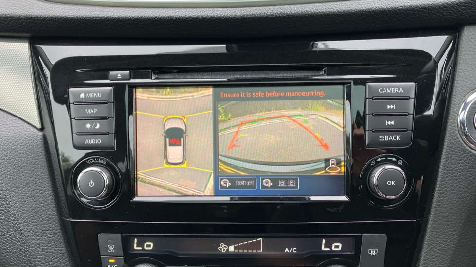 Nissan Qashqai 1.3 DiG-T N-Motion 5dr Petrol Hatchback - Image 44