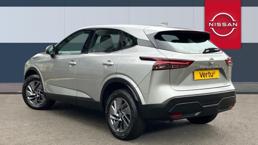 Nissan Qashqai 1.3 DiG-T MH Acenta Premium 5dr Petrol Hatchback - Image 2