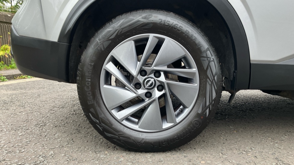 Nissan Qashqai 1.3 DiG-T MH Acenta Premium 5dr Petrol Hatchback - Image 7
