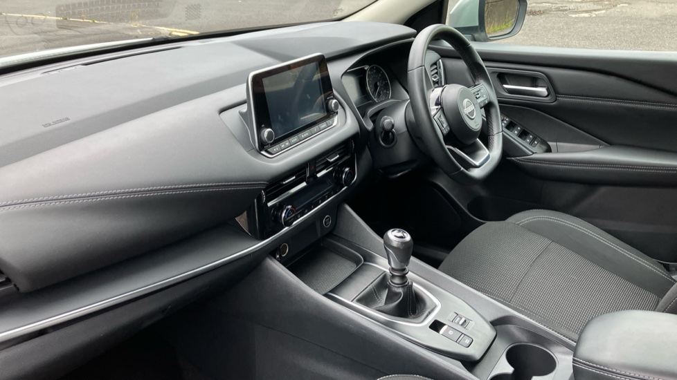 Nissan Qashqai 1.3 DiG-T MH Acenta Premium 5dr Petrol Hatchback - Image 9