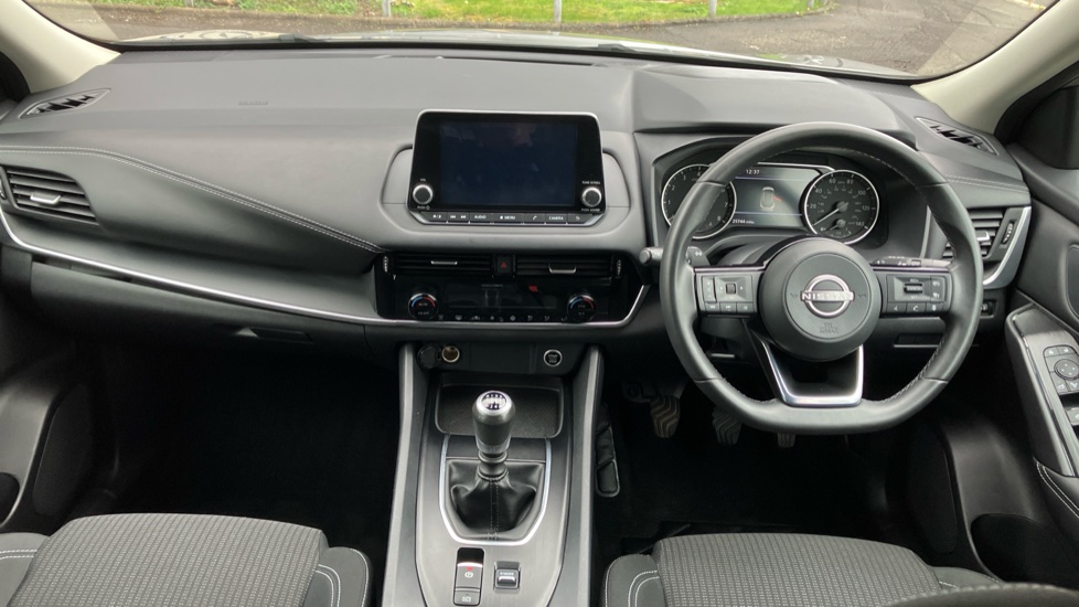 Nissan Qashqai 1.3 DiG-T MH Acenta Premium 5dr Petrol Hatchback - Image 10