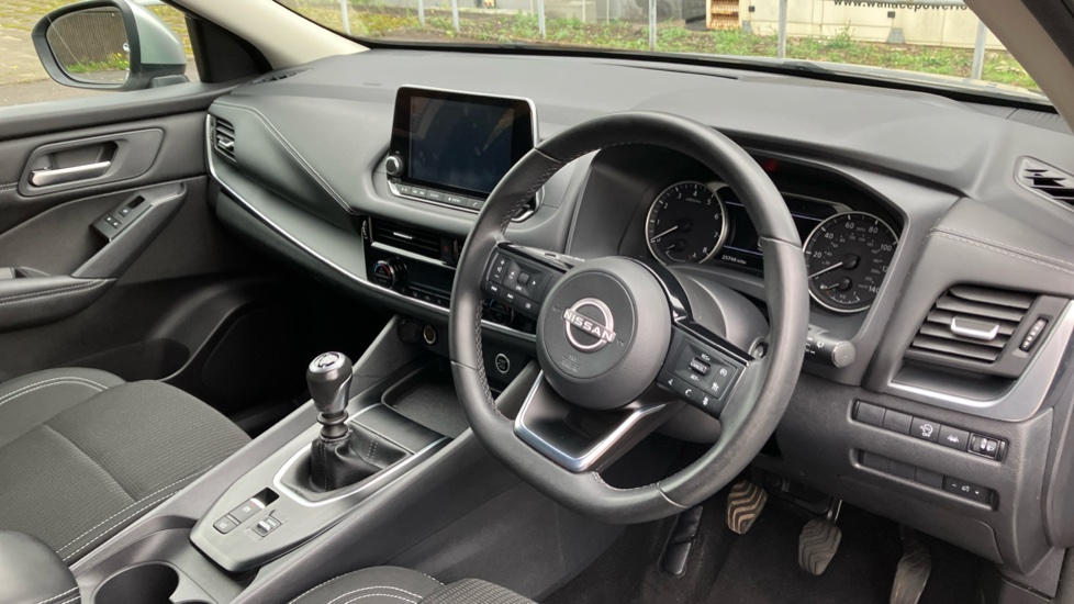 Nissan Qashqai 1.3 DiG-T MH Acenta Premium 5dr Petrol Hatchback - Image 11