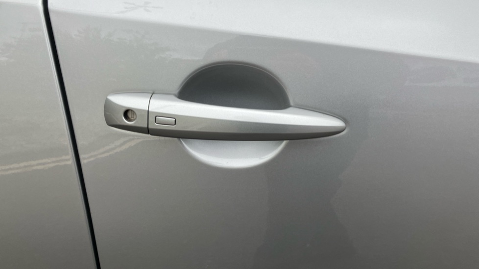 Nissan Qashqai 1.3 DiG-T MH Acenta Premium 5dr Petrol Hatchback - Image 22