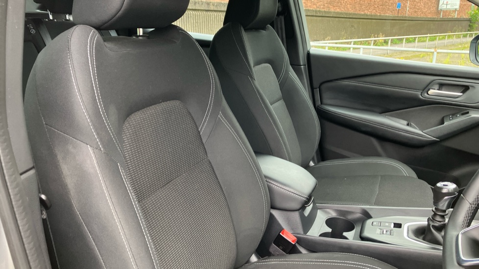 Nissan Qashqai 1.3 DiG-T MH Acenta Premium 5dr Petrol Hatchback - Image 25