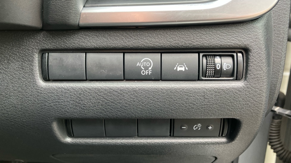 Nissan Qashqai 1.3 DiG-T MH Acenta Premium 5dr Petrol Hatchback - Image 38