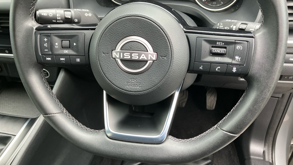 Nissan Qashqai 1.3 DiG-T MH Acenta Premium 5dr Petrol Hatchback - Image 39