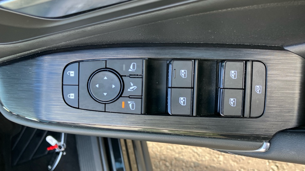 Nissan Qashqai 1.5 E-Power N-Connecta 5dr Auto Hybrid Hatchback - Image 26