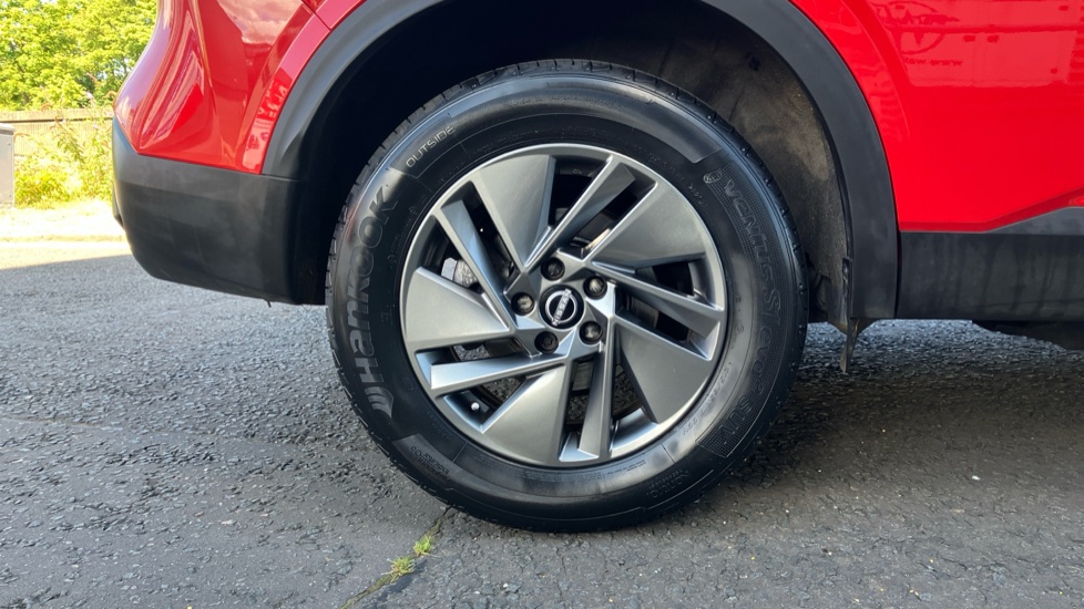 Nissan Qashqai 1.3 DiG-T MH Acenta Premium 5dr Petrol Hatchback - Image 7