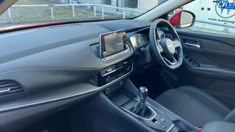 Nissan Qashqai 1.3 DiG-T MH Acenta Premium 5dr Petrol Hatchback - Image 9