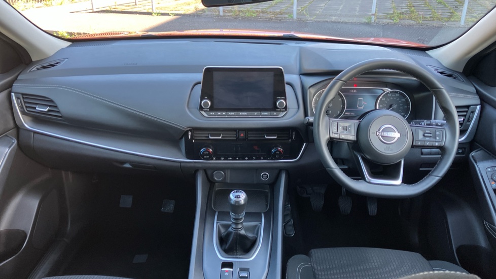 Nissan Qashqai 1.3 DiG-T MH Acenta Premium 5dr Petrol Hatchback - Image 10