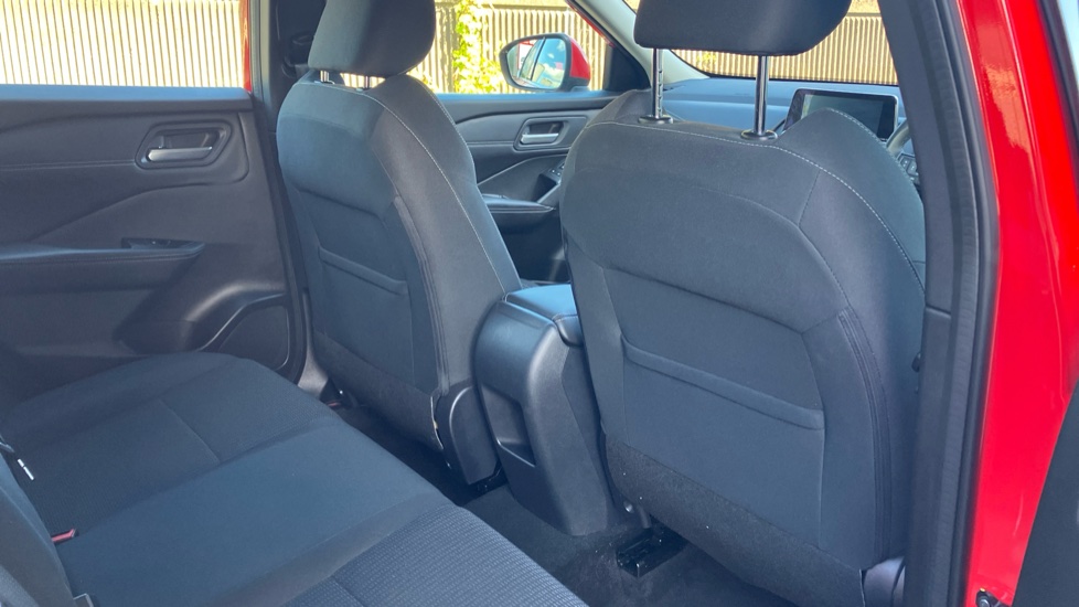 Nissan Qashqai 1.3 DiG-T MH Acenta Premium 5dr Petrol Hatchback - Image 31