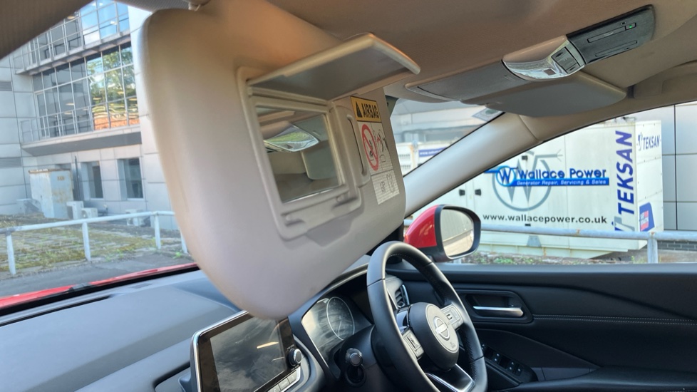 Nissan Qashqai 1.3 DiG-T MH Acenta Premium 5dr Petrol Hatchback - Image 36