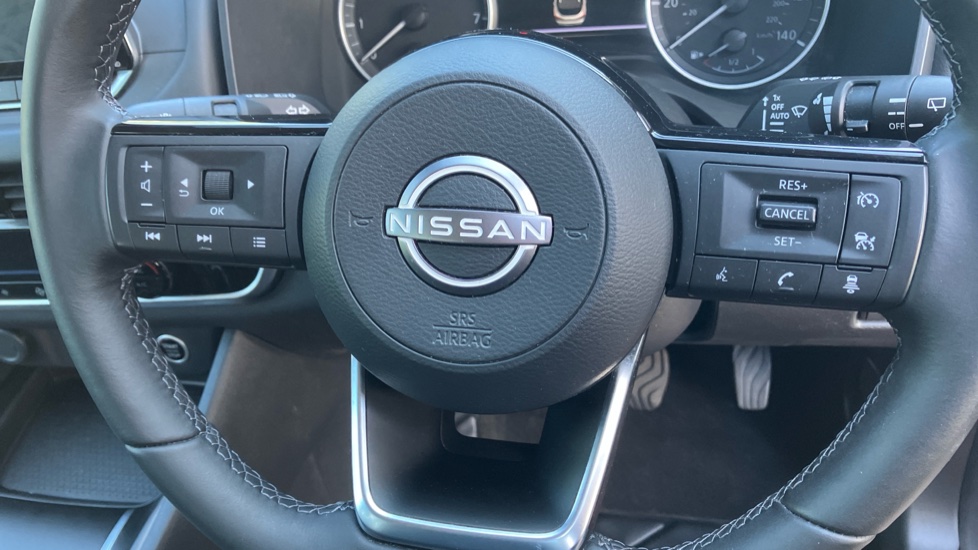 Nissan Qashqai 1.3 DiG-T MH Acenta Premium 5dr Petrol Hatchback - Image 38