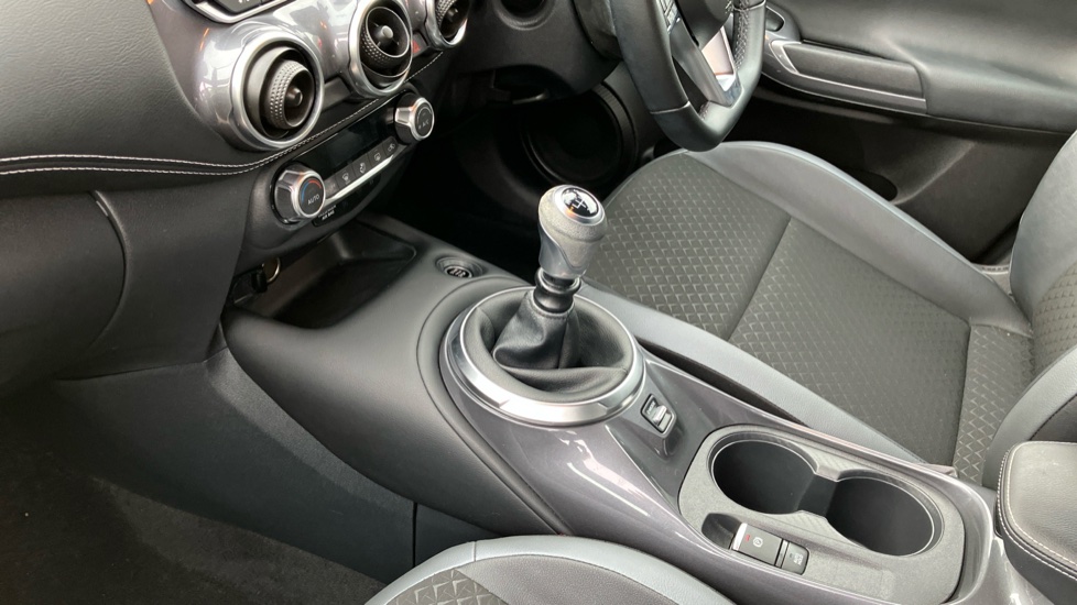 Nissan Juke 1.0 DiG-T 114 N-Connecta 5dr Petrol Hatchback - Image 13