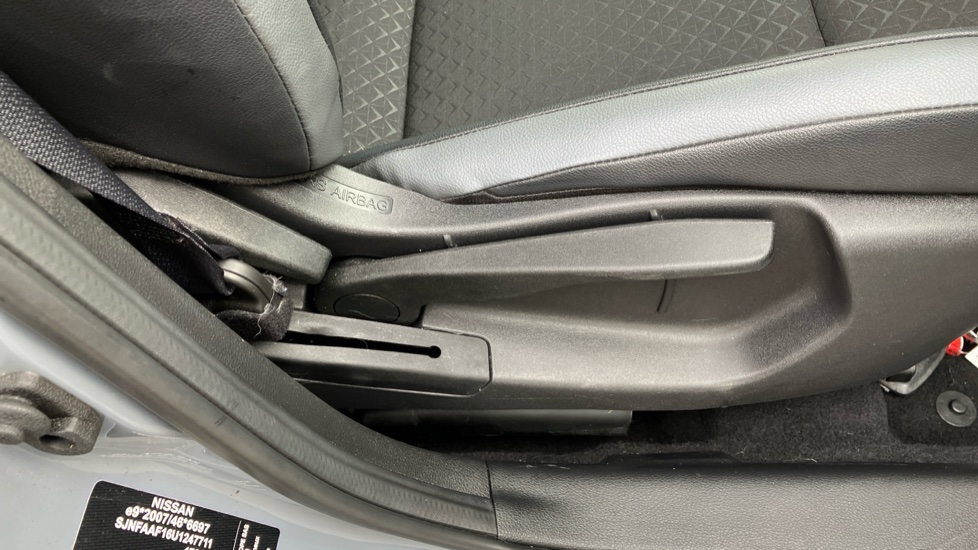 Nissan Juke 1.0 DiG-T 114 N-Connecta 5dr Petrol Hatchback - Image 28