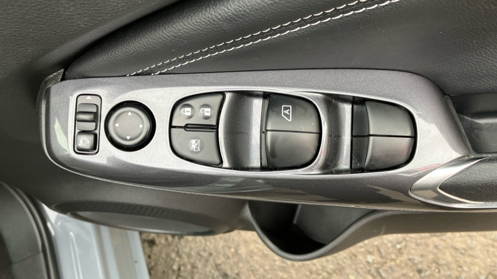 Nissan Juke 1.0 DiG-T 114 N-Connecta 5dr Petrol Hatchback - Image 29