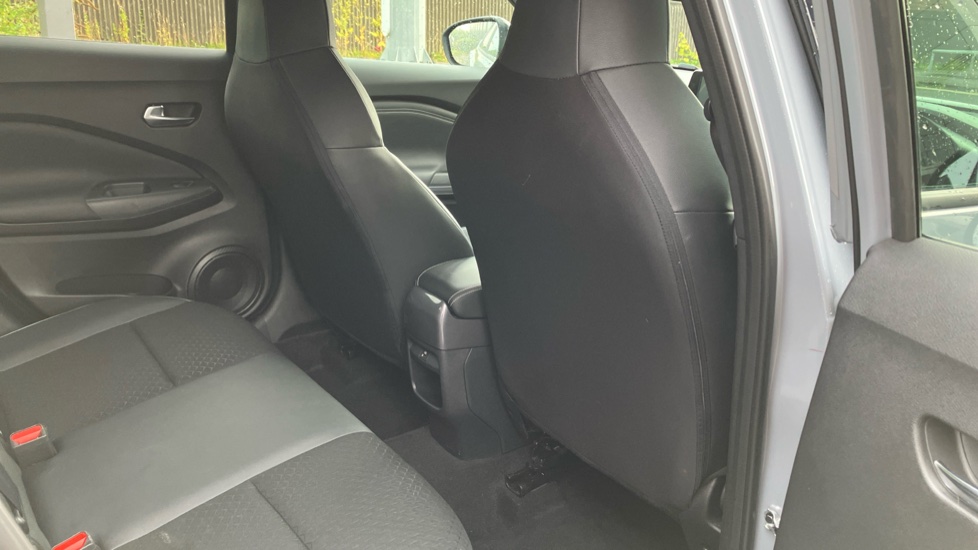 Nissan Juke 1.0 DiG-T 114 N-Connecta 5dr Petrol Hatchback - Image 31