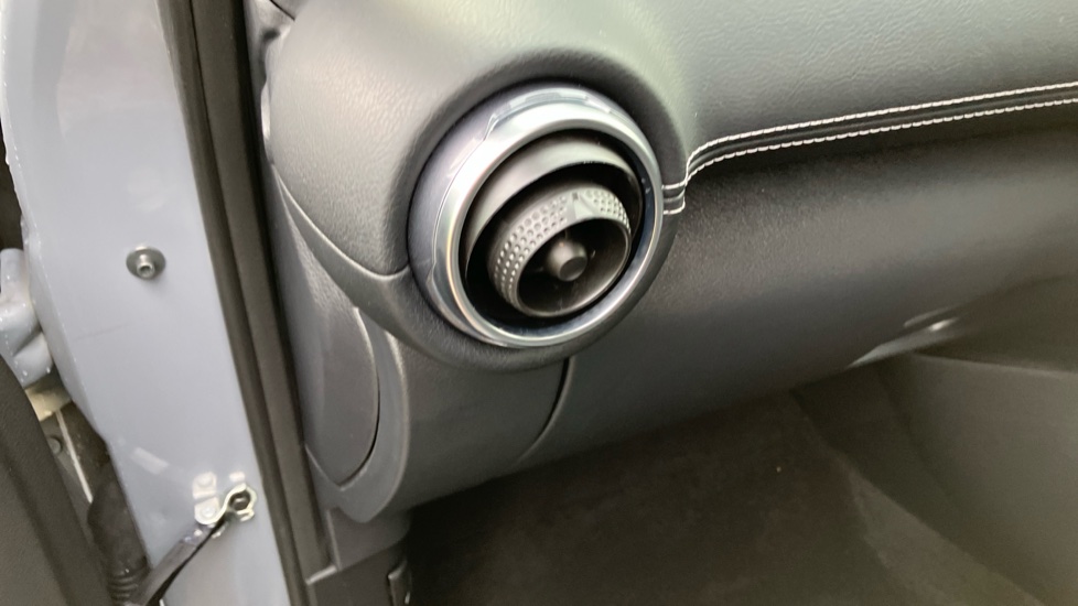 Nissan Juke 1.0 DiG-T 114 N-Connecta 5dr Petrol Hatchback - Image 37