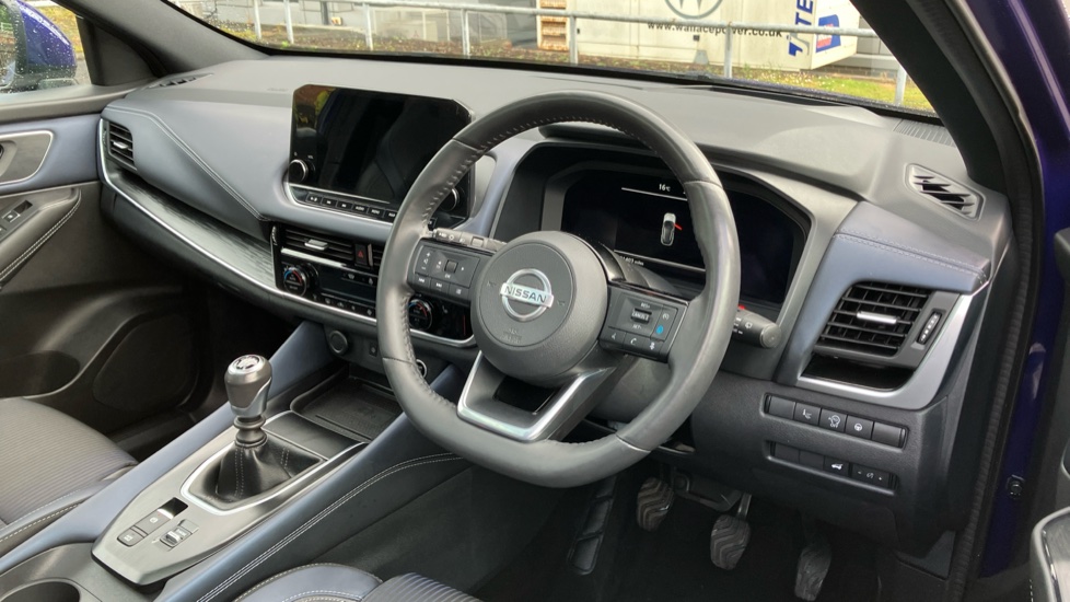 Nissan Qashqai 1.3 DiG-T MH Tekna 5dr Petrol Hatchback - Image 11