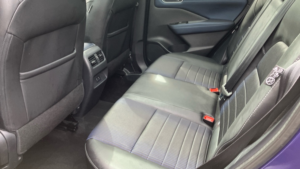 Nissan Qashqai 1.3 DiG-T MH Tekna 5dr Petrol Hatchback - Image 16