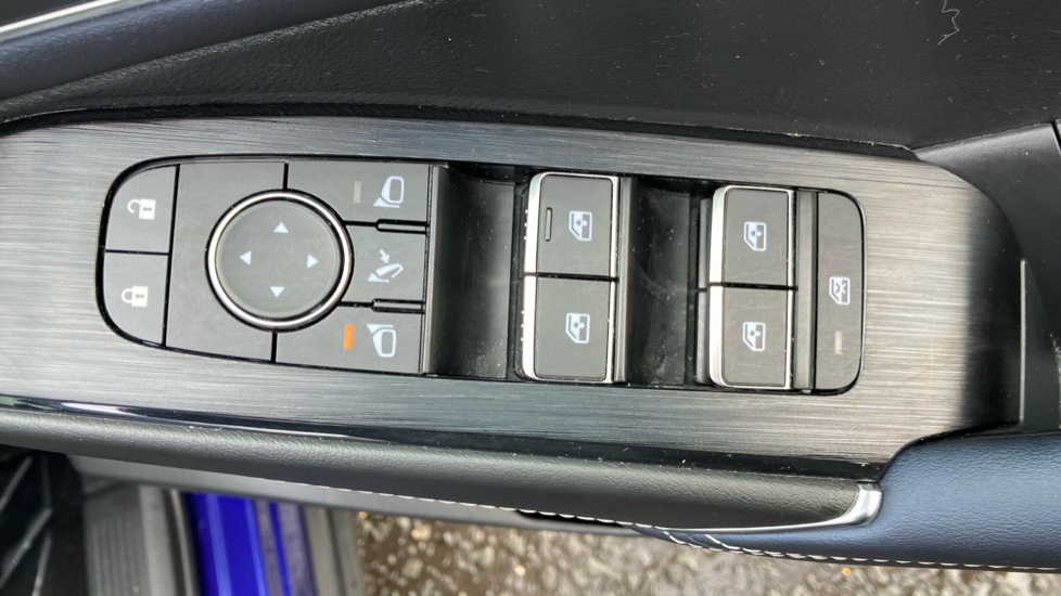 Nissan Qashqai 1.3 DiG-T MH Tekna 5dr Petrol Hatchback - Image 29