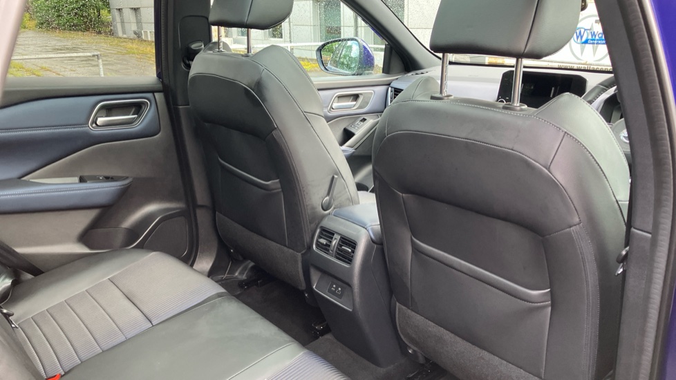 Nissan Qashqai 1.3 DiG-T MH Tekna 5dr Petrol Hatchback - Image 31