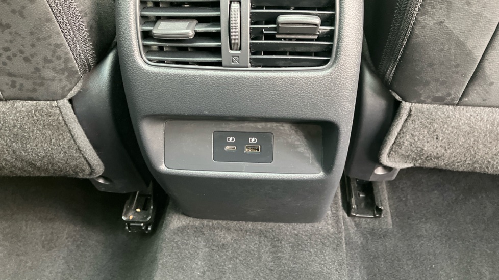 Nissan Qashqai 1.3 DiG-T MH Tekna 5dr Petrol Hatchback - Image 34