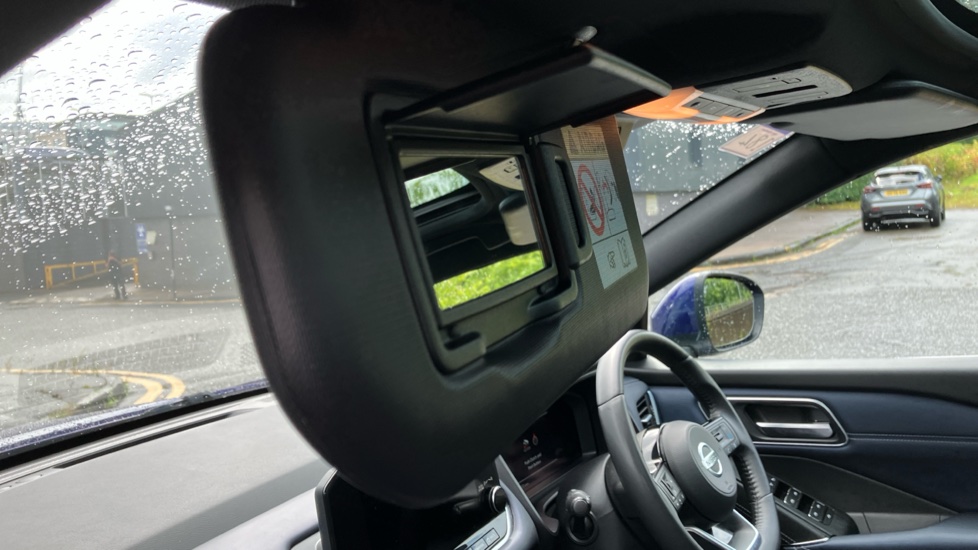 Nissan Qashqai 1.3 DiG-T MH Tekna 5dr Petrol Hatchback - Image 41