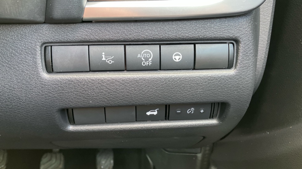 Nissan Qashqai 1.3 DiG-T MH Tekna 5dr Petrol Hatchback - Image 42