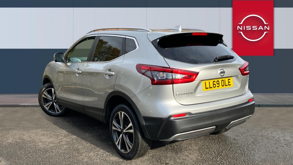 Nissan Qashqai 1.3 DiG-T 160 N-Connecta 5dr DCT [Glass Roof Pack] Petrol Hatchback - Image 2