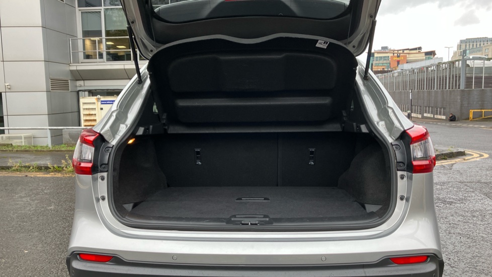 Nissan Qashqai 1.3 DiG-T 160 N-Connecta 5dr DCT [Glass Roof Pack] Petrol Hatchback - Image 4