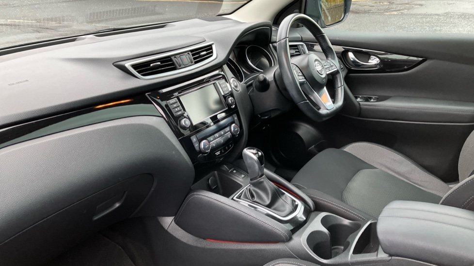 Nissan Qashqai 1.3 DiG-T 160 N-Connecta 5dr DCT [Glass Roof Pack] Petrol Hatchback - Image 9