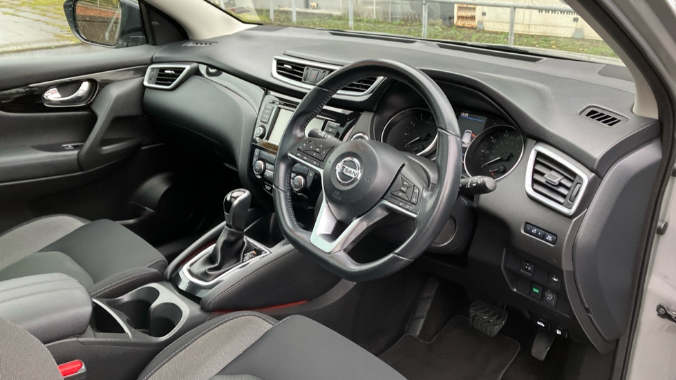 Nissan Qashqai 1.3 DiG-T 160 N-Connecta 5dr DCT [Glass Roof Pack] Petrol Hatchback - Image 11