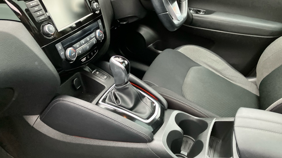 Nissan Qashqai 1.3 DiG-T 160 N-Connecta 5dr DCT [Glass Roof Pack] Petrol Hatchback - Image 13