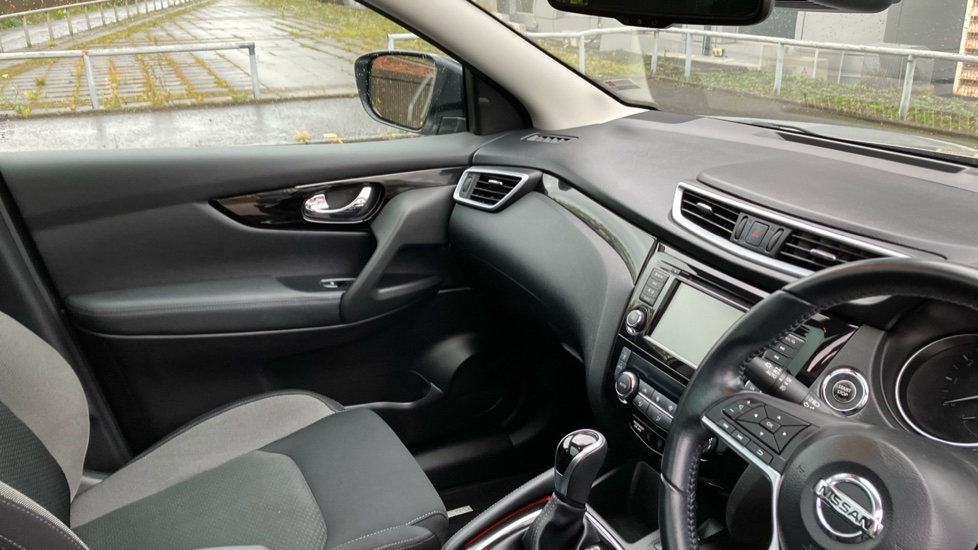 Nissan Qashqai 1.3 DiG-T 160 N-Connecta 5dr DCT [Glass Roof Pack] Petrol Hatchback - Image 14