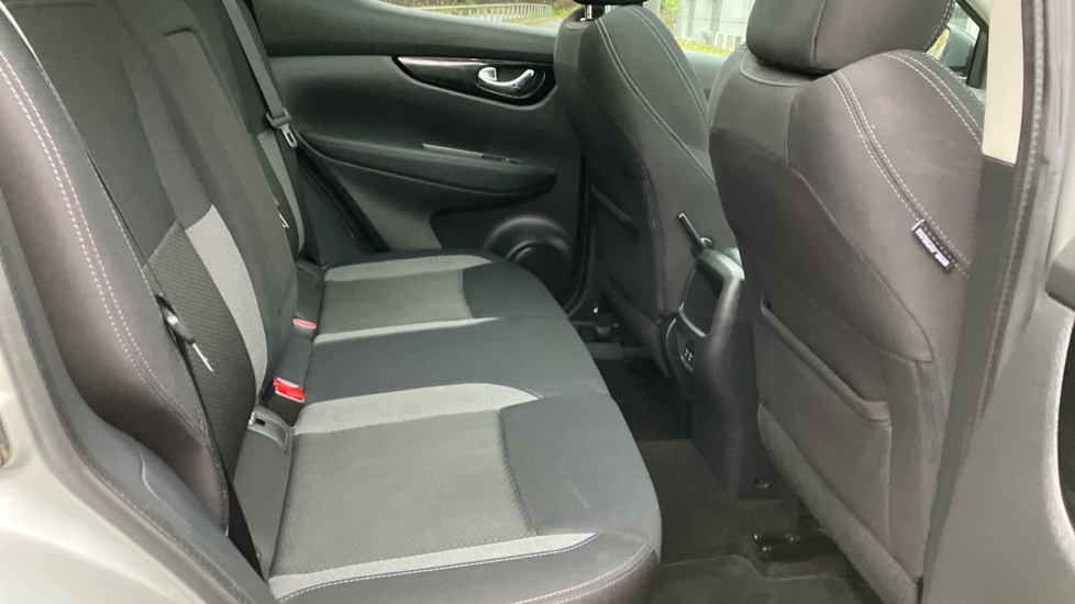 Nissan Qashqai 1.3 DiG-T 160 N-Connecta 5dr DCT [Glass Roof Pack] Petrol Hatchback - Image 16