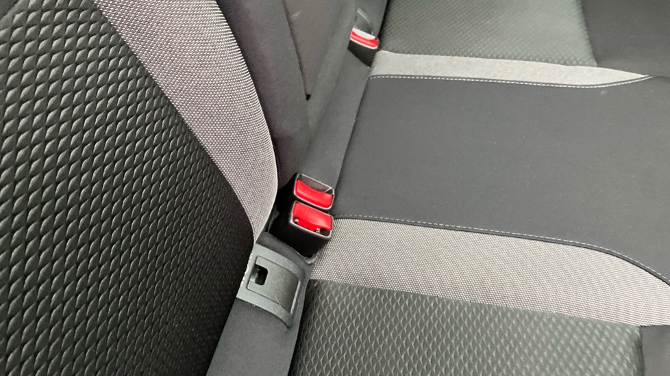 Nissan Qashqai 1.3 DiG-T 160 N-Connecta 5dr DCT [Glass Roof Pack] Petrol Hatchback - Image 17