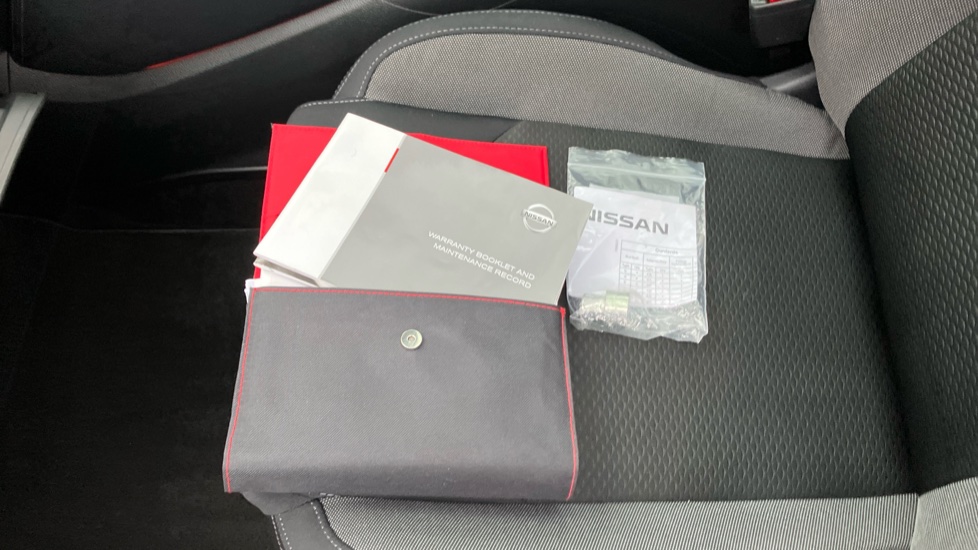 Nissan Qashqai 1.3 DiG-T 160 N-Connecta 5dr DCT [Glass Roof Pack] Petrol Hatchback - Image 19