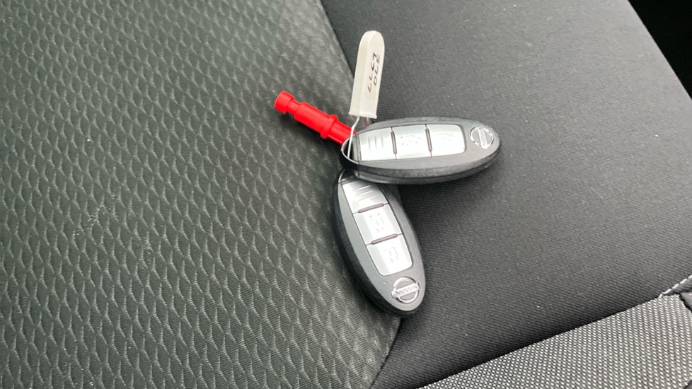 Nissan Qashqai 1.3 DiG-T 160 N-Connecta 5dr DCT [Glass Roof Pack] Petrol Hatchback - Image 20