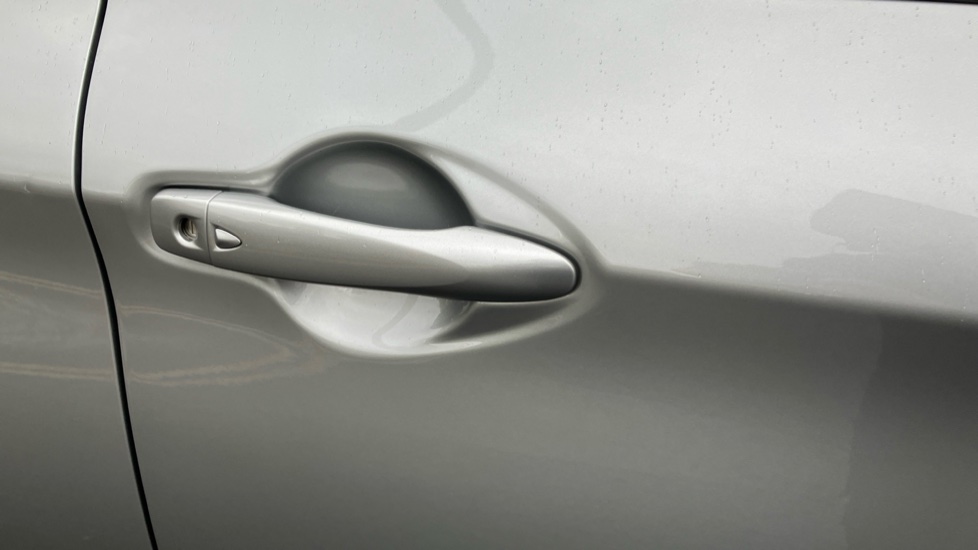 Nissan Qashqai 1.3 DiG-T 160 N-Connecta 5dr DCT [Glass Roof Pack] Petrol Hatchback - Image 23